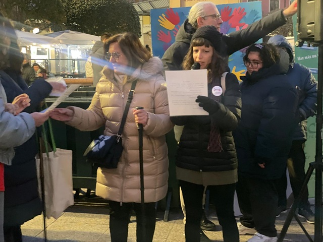 Personas con una enfermedad rara y sus familias en la lectura del manifiesto.