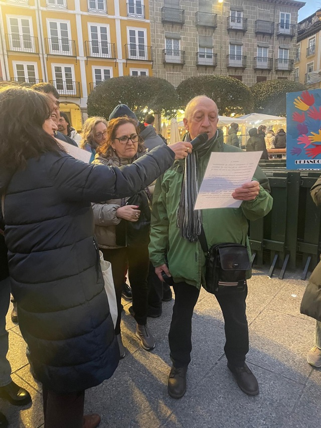 Familiar de una persona con una enfermedad rara en la lectura del manifiesto.