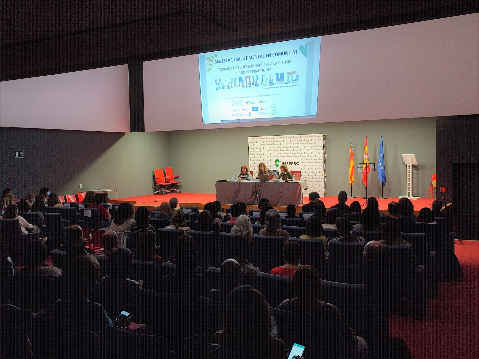 Fotografía de los/as ponentes en la mesa 1 de la jornada Fotografía de los/as ponentes en la mesa 1 de la jornada