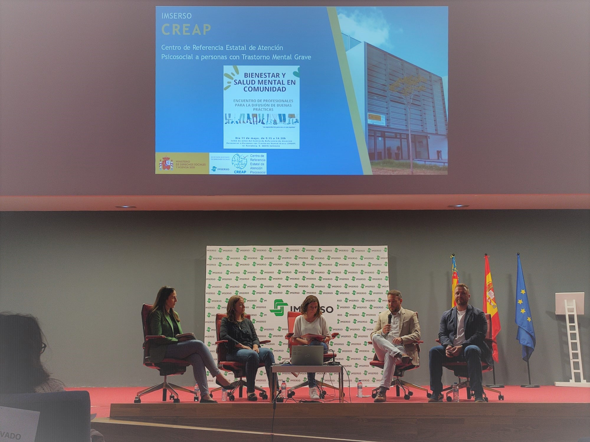 Fotografía de los/las ponentes en la mesa 2 de la jornada Fotografía de los/las ponentes en la mesa 2 de la jornada