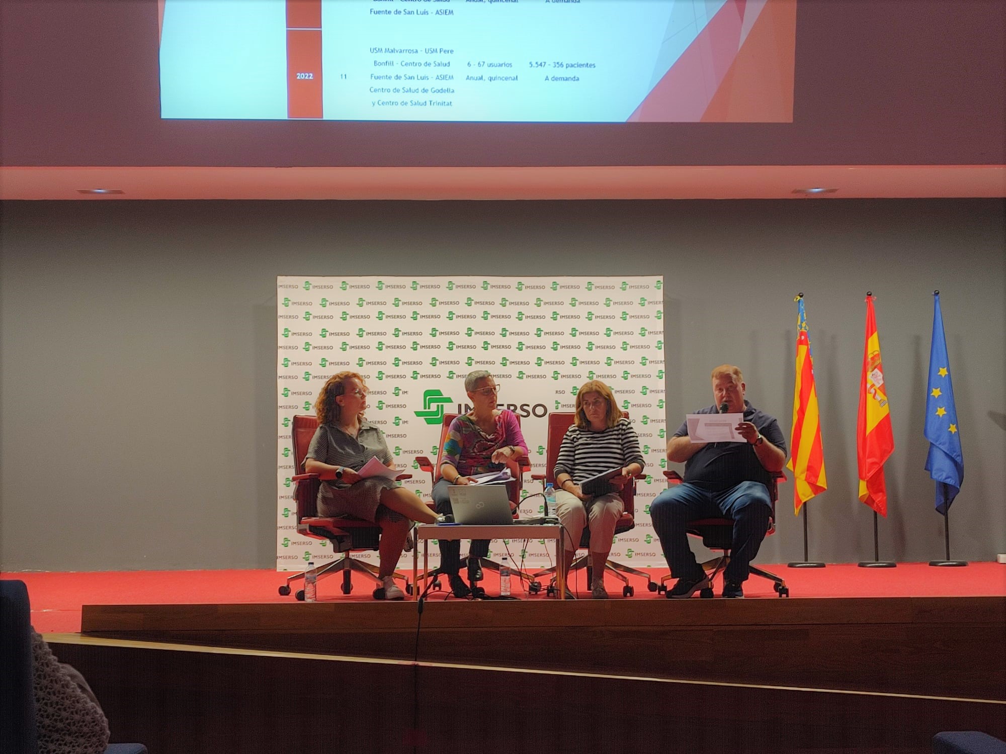 Fotografía de los/las ponentes en la mesa 3 de la jornada Fotografía de los/las ponentes en la mesa 3 de la jornada