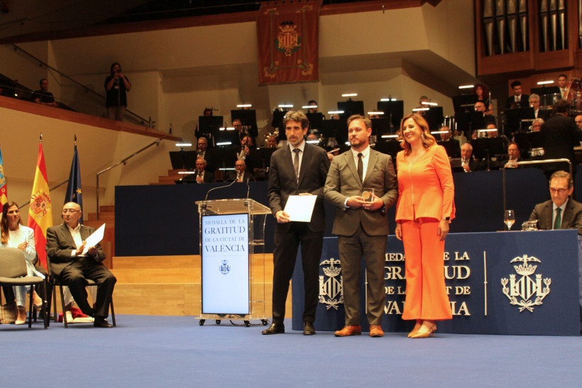 Entrega de la medalla al director del Creap Imserso Juan Lázaro Mateo