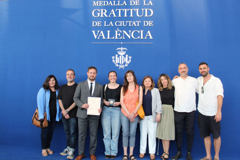 Equipo del Creap Imserso con la medalla y el certificado