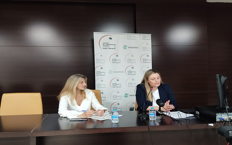 Carmen Higueras y Miren Pérez Eizaguirre durante la ponencia.