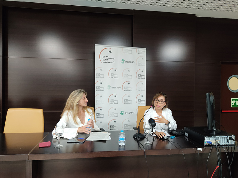 Carmen Higueras y Maribel Figueras durante la ponencia.
