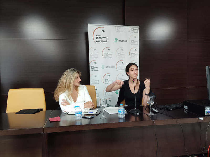 Carmen Higueras y Helena Melero Carrasco durante la ponencia.