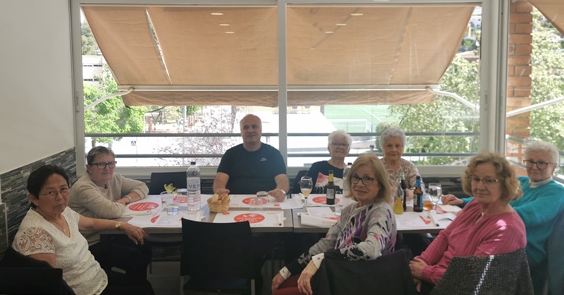 Comidas en Compañía: cómo Vallirana combate la soledad entre sus mayores desde la mesa