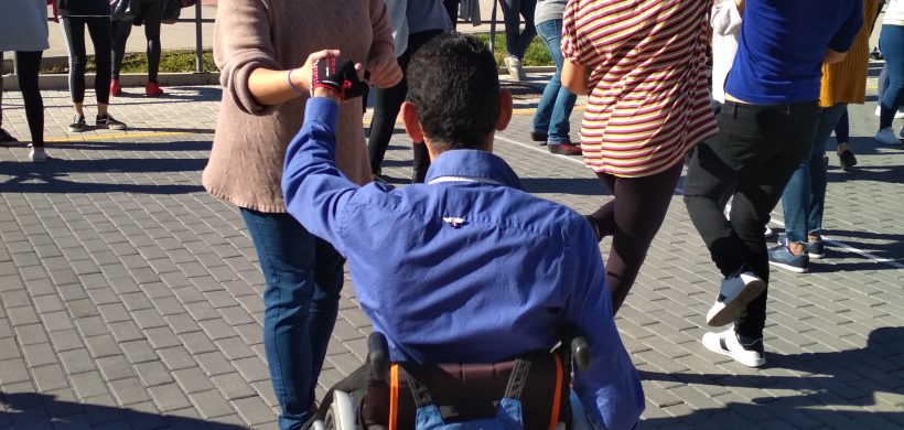 «No hay barreras en este mundo que impidan que tú y yo bailemos»